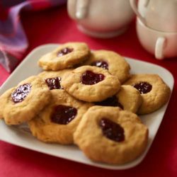 Galletas con mermelada de fresa